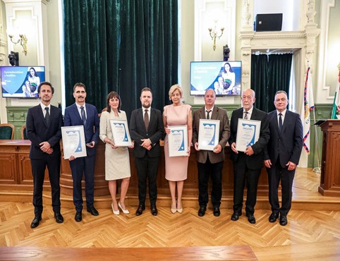Öt példamutató pedagógus, edző kapott városi elismerést Győrben